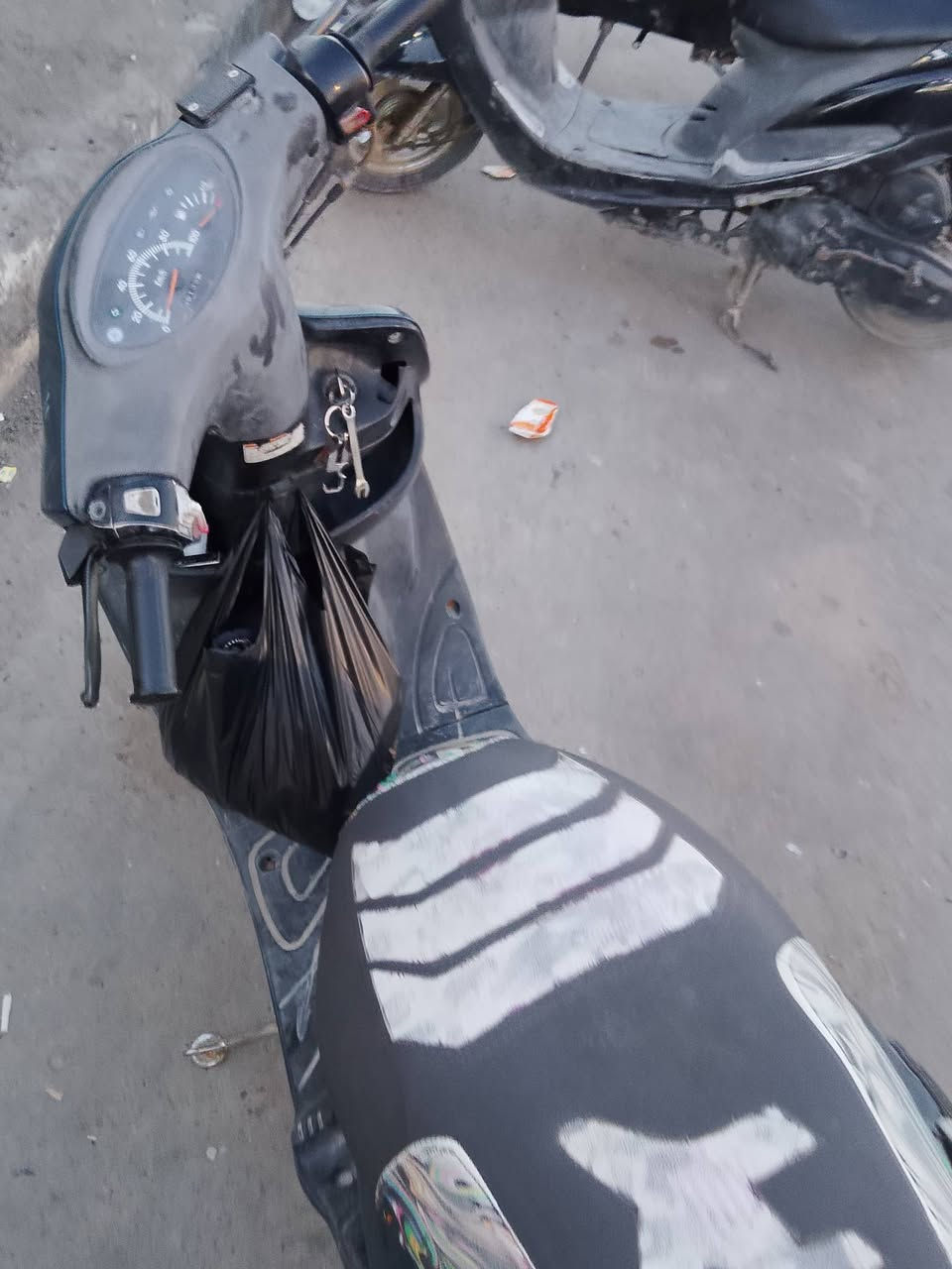 دراجه للبيع كفاله عامه من كلشي نضيفه ١٠٠/١٠٠ سعرها مليون و٢٠٠
بيها مجال حك الجيه
***********
