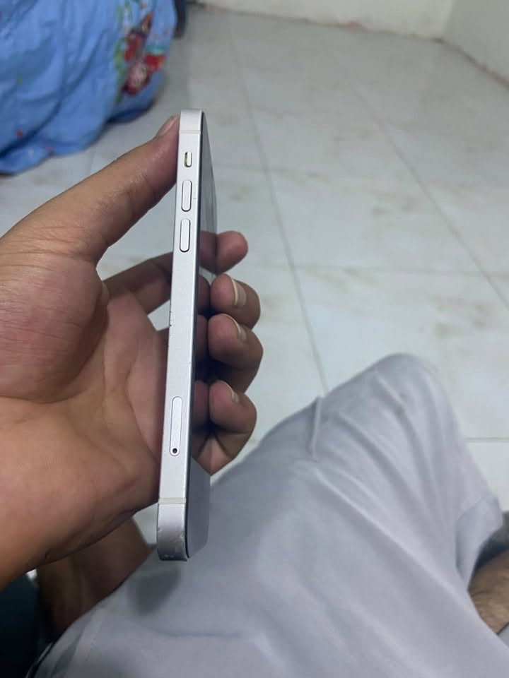 12 عادي بطاريه ٧٤ ذاكرة ١٢٨ نضافه كدامك مبدل شاشة وسط فقط ب ١٩٠ ألف قفل
***********
