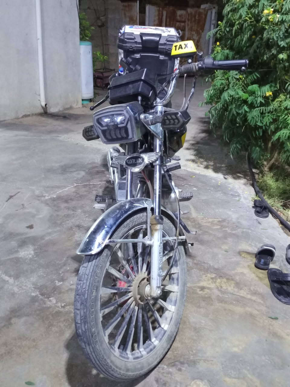 دراجة نارية للبيع سونك سيفان 25 150cc نضافة محرك ما مفتوح نضيف كهربائيات شغالة صلنصة كاتم الابلادي ما مبدل شي كلة بلادي السعر 785 الف وبي مجال مكاني ديالى دلي عباس شروين للتواصل ***********
