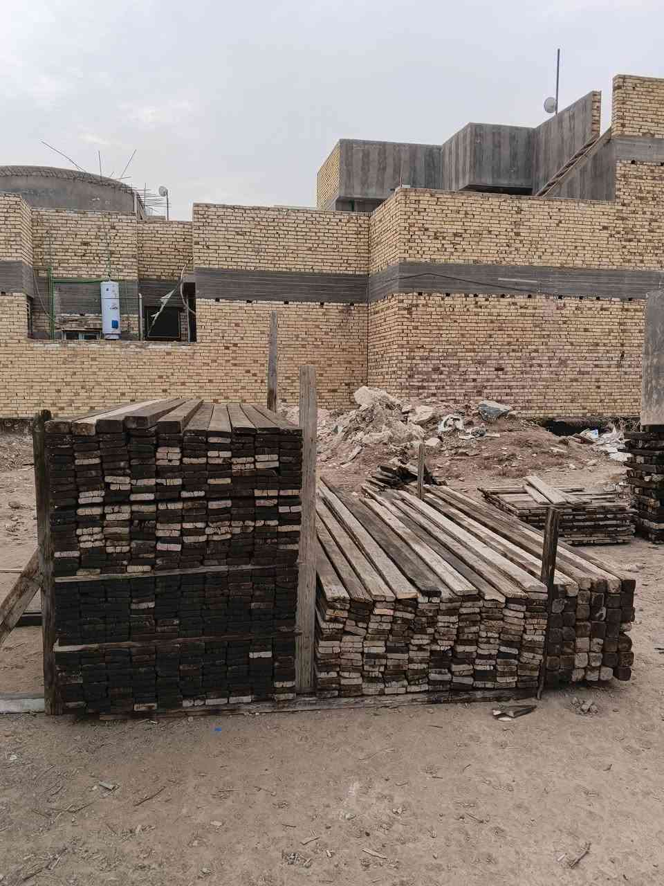 قالب خشب للبيع العدد10 مكاعب 
لوح4متر أربع مكاعب +طول3متر.لوح. مكعب وأربع+سير 3متر العدد42 ومقاصير 4مكاعب +63جك عجمان العنوان بابل المركز *********** غير متواجد عل فيس
