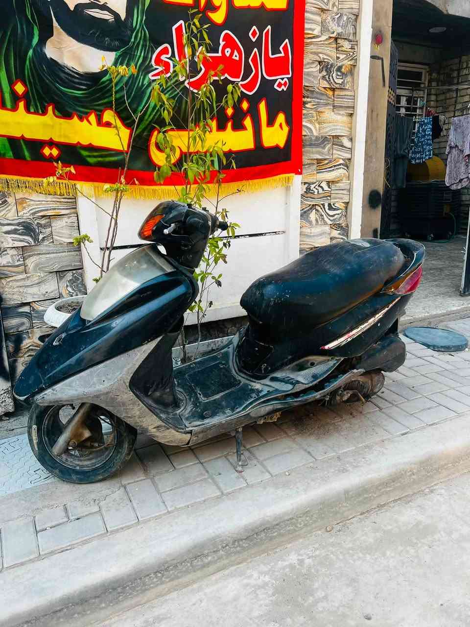 سلام عليكم بريز للبيع الدراجه متروكه ابيع كوم حديد ب250 وبيها مجال قليل عنوان الدوره ***********
