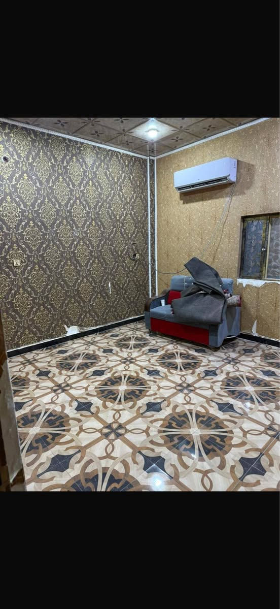 شقه طابق اول درج معزول  للاجار العنوان التنومه قرب فلكه المهندس تتكون من اربع غرف ومطبخ وصحيات وصاله عدد٢ وسطح اجارها٦٠٠ 
***********
