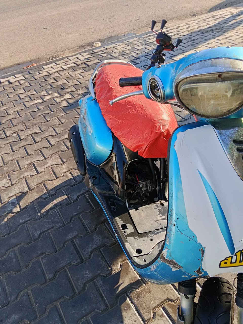 السلام عليكم دراجه عبد الحليم مكينته مال فراشه دراجه حلوه نضيفه كهربائية شغاله تشتغل سلف رايده ب350 وبيهه مجال للشرايه مكاني خمسه ميل رقمي *********** الرمادي, الأنبار
