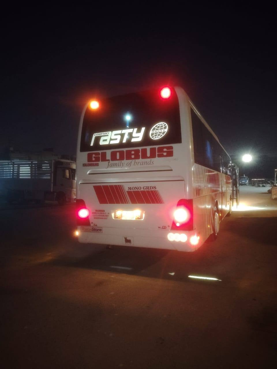 سياره ٢٠١١ للبيع المستعجل طخم تاير مكينه كمينز ١١٤ السياره بيها خروجيه جديد جاي من السعوديه ٢٧٠ اوبيها مجال
