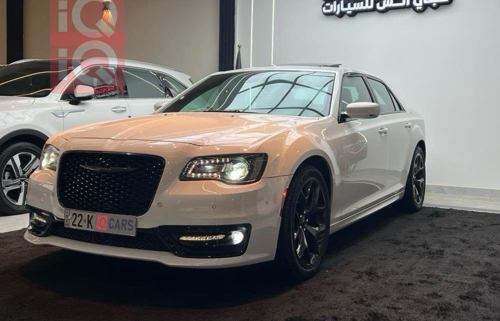 كرايسلر (اوباما) ريد اديشن 1/1
الموديل : 2021 . (كندي) . 
العداد :54
المحرك : V6 . 3.6L . 
المواصفات :
*  پانوراما . 
* رادار امامي مع مانع تصادم . 
* تحذير الخروج عن المسار . 
* نقطة عمياء . 
* مصابيح امامية زنون مع LED . 
* ويل قياس 20 أنج . 
* حساسات مع مانع تصادم خلفي . 
* بردة خلفية كهربائية . 
* شاشه كبيرة مع نظام ملاحة نفكيشن GPS .
* سستم صوت الپاين مع سماعات بريميوم ودمام بلصندوق.
* مقاعد أمامية كهربائية عدد 2 . 
* ذاكرة لحفظ وضعيات الجلوس (ميموري) . 
* مقاعد أمامية تبريد وتدفئة . 
* مقاعد خلفية تدفئة . 
* تشغيل عن بعد . 
* ستيرن كهربائي . 
* تدفئة ستيرن . 
* محدد سرعة . 
* تلفون بلوتوث . 
* كاميرا خلفية .
* مرايا متحسسة للاضاءة العالية .
* كير شفتر بالستيرن . 
* دخول ذكي (بصمة) .
بدون صبغ 
هزة وسنوية جديد
رقم اربيل انكليزي
مكان السياره موصل
 رقم***********   *********** سعره (360)مجال بصيط بيع فقط نقد بدون مراوس
