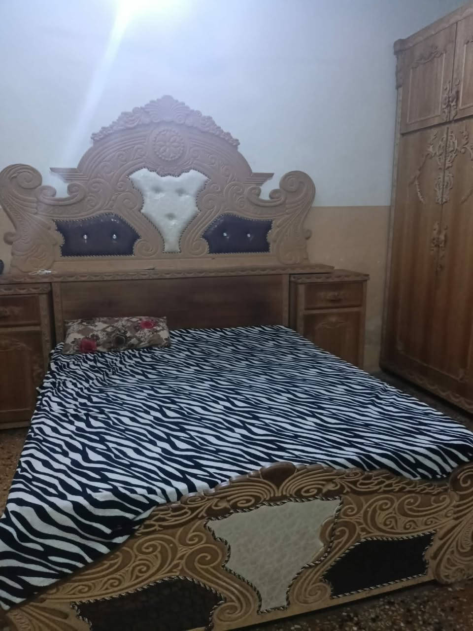 للبيع غرفه نوم خشب صاج عراقي مابيها اي عيب نضيفه مفصله بدون صبغ عنوان الكرامه سعر ٨٥٠ بيها مجال


**إذا كنت صاحب هذا الإعلان وتريد حذفه لأي سبب، رجاءا أرسل رسالة إلى الدعم الفني**
