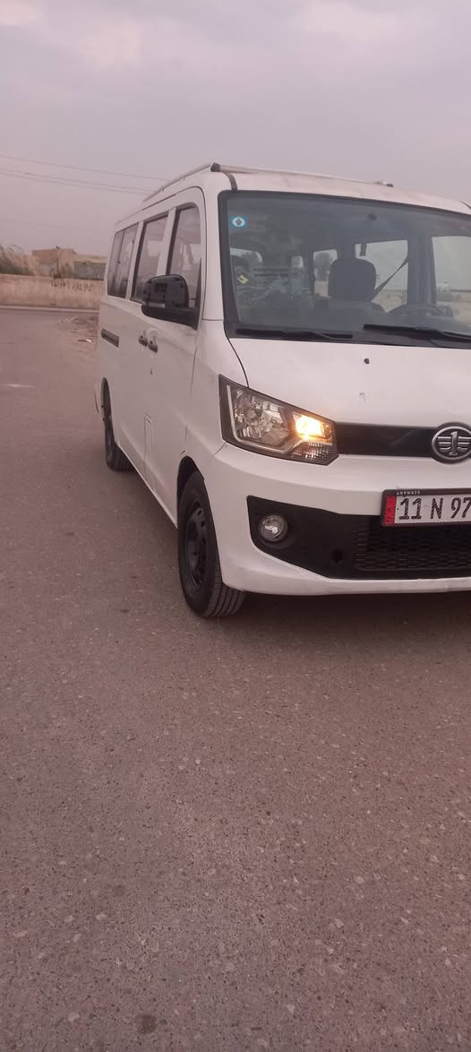 السلام عليكم كيا فاو موديل2015 السيارة جديدة
وكفالة گير مكينة تبريد تدفئة قطعتين صدر امامي خلفي
تخم تايرات جديد بدون ضربة بدون صبغ داخل 
دوشمة وتغليف جديد رقم دولي بغداد وسنوية
جديدة هزة صاعدة ومصفرة من كلشي رقم بغداد
مكاني بغداد السيارة احلا من الصور الشراي يتصل
*********** 
السعرر 50 بيهة مجال بسيط بغداد, العراق
