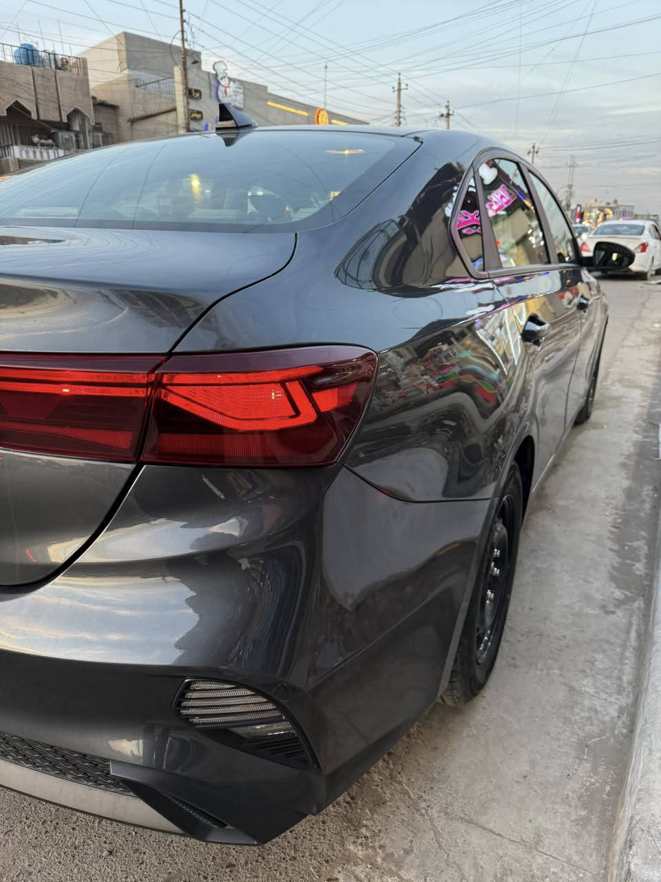 سلام عليكم تحيه طيبه للجميع
للبيع كيا فورتي 2024 الون رصاصي فيلي
سياره جديد جدا ماشيه 22 الف فقط
حادث جاملغ مطخوخ مفتوح مع دعامه وجاي داخل سياره فقط بدون ايرباك بدون دواخل سياره ليبر واحد  كله الغراض اصلي مابي اي قطعه تبديل
موصفات 
شاشه تحكم شاشه اعطال رادار امامي مثبت سرعه
3 وضعيات قياده
سياره مدوشمه ارضيه كشنات صندوق
كتلوكات سياره معاه دبل سويج بم الهواء كلهم مع سياره جاي
تخم تاير جديد 
السعر 165 بي مجال جداً بسيط
العنوان بغداد الجديده 

‭0770 428 8581‬
ملاحظه متواجد فقط العصر
