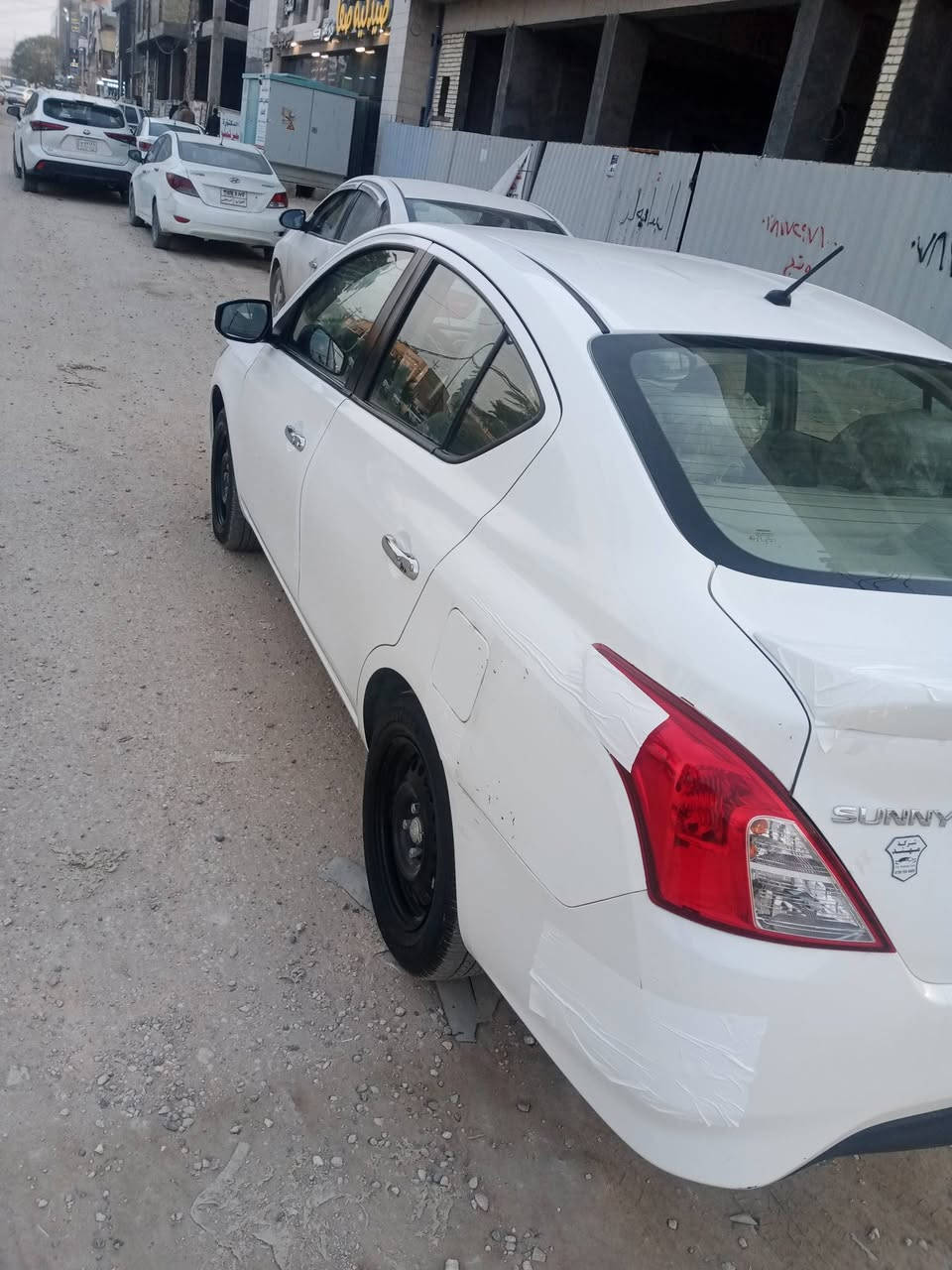 سلام عليكم 
نيسان سني مصري 
مديل ٢٠٢٤
رقم اربيل دولي 
كير مكينه حداديه مكفولات 
بيه دحجه بل جاملغ لخلف السايق ضربه خفيفه ومرجعه عل بارد وشخط بل باب لخلف الصدر والباقي كله مكفول 
سعر ١٢٥وبيه مجال 
مكاني نجف 
رقم ***********
