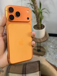 ١٧ برو ماكس ذاكره ٢٥٦ بطارية ١٠٠  مبدل شاشه اصلية وضهر كفاله عامة الجه...