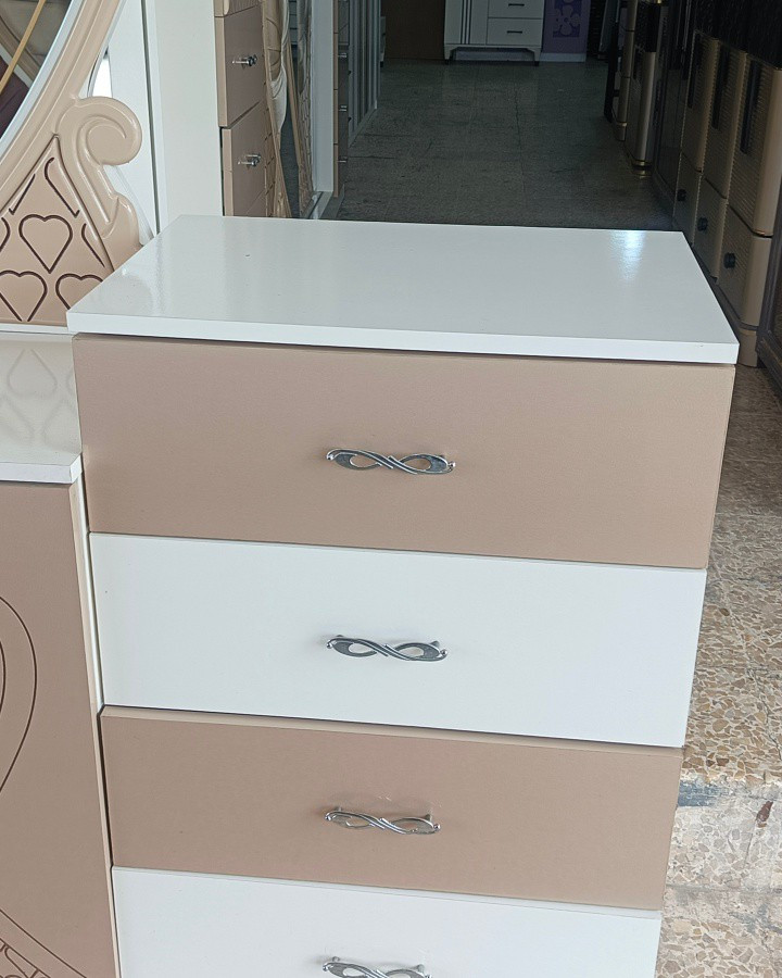 من معرض فهودي الدليمي غرفه تركي ضخمه مال عرسان فصال كلش حلو تتكون من 9 قطع النضافه 90%100 السعر 850 الف فقط معا الشد والنقل مجاني العنوان موصل سايدين القادسية الثانية قرب جامع علي بن أبي طالب معرض فهودي الدليمي للستفسار موبايل اسيا *********** كورك ***********
