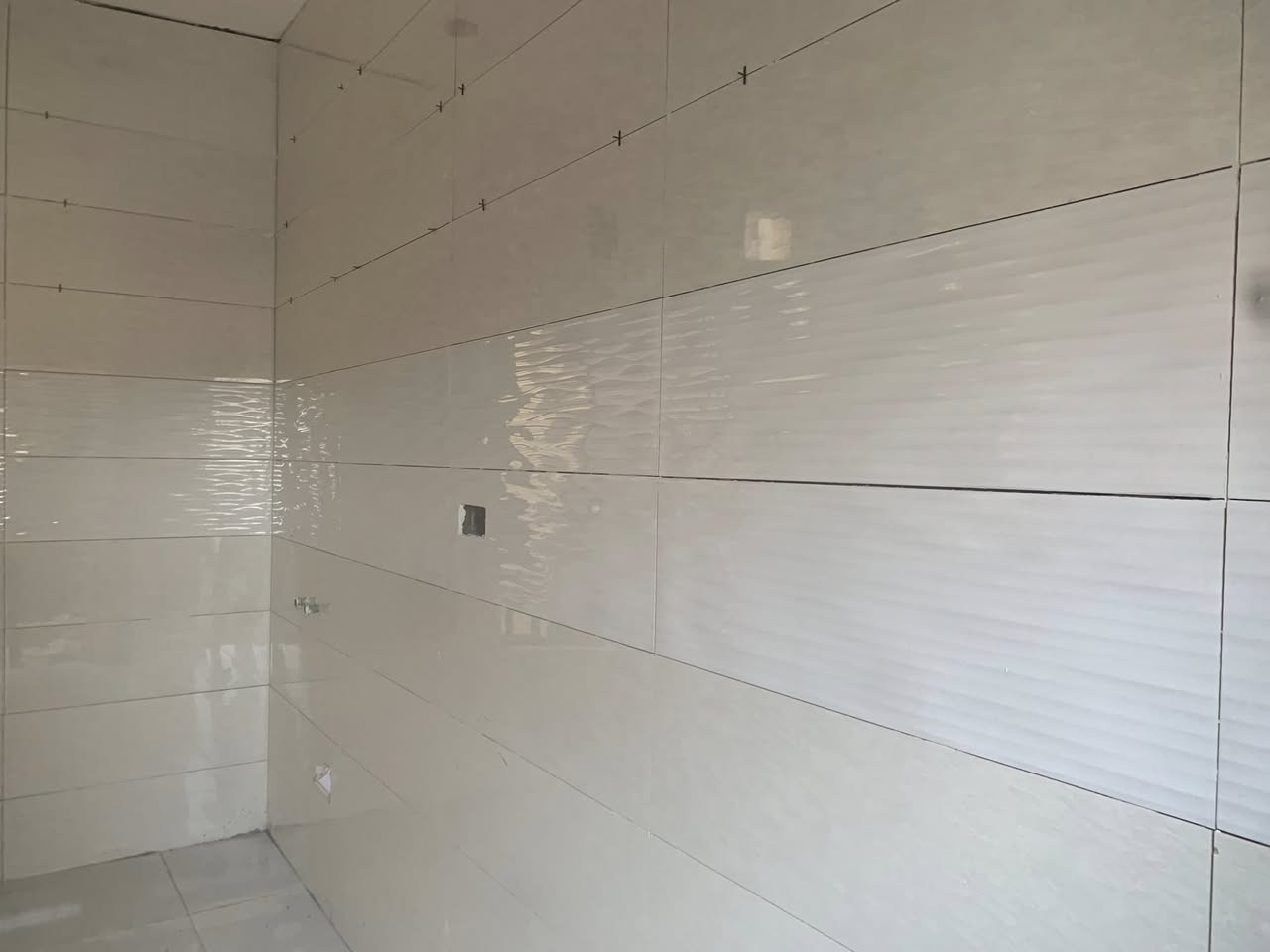 خلفه لباخ+ سراميك جداري ارضي الواح بورسلاين درج بايه ومرايه وسعار مناسبه شغل شرط *********** مكاني زبير
