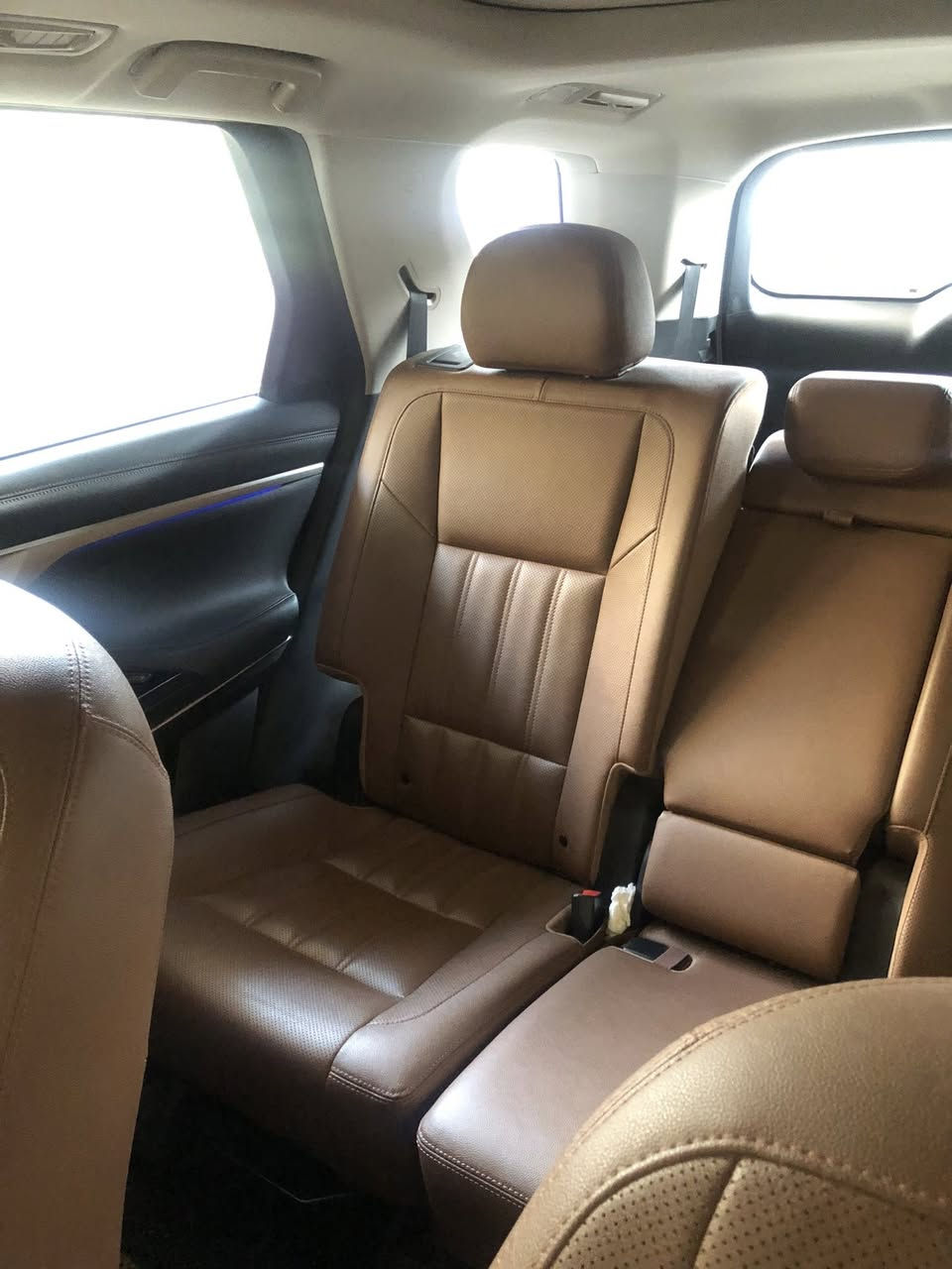 سيارة شانجان CS95 موديل 2023 رقم بغداد خصوصي  ماشية 11000 كيلو متر ضمان الشركة السيارة بسمي السنوية لغاية 2028 فول مواصفات 1/1  ٧ راكب كشنات جلد أعلى فئه السيارة بها شخطات بالدعامية الامامية موضح بالصور
المواصفات
بانوراما 

7 راكب/ جلد

شاشات لمس 

صندوق كهرباء 

انظمه التحكم لمس 

رادار + تحديد مسار

كشنات كهرباء وتدفئه وتبريد 

* قياده ذاتيه 

كاميرات 360 درجه 

نظام كاميرات 3D 

كاميرات مرايات جانبيه بدقة 4k 

حساسات 360 درجه 

هاند بريك دكمه

لايت وبك لايت LED 

نظام للتحكم في الثبات.

نظام لمراقبة ضغط الهواء في الإطارات.

نظام التحذير عند مغادرة المسار.

نظام المساعدة عند صعود المرتفعات.

نظام منع الاصطدام.

نظام للتحكم في الانزلاق.

نظام الفرامل المانعة للانغلاق (ABS).

نظام للتحذير من الاصطدام الأمامي.

توزيع إلكتروني للفرامل.

نظام لمراقبة النقطة العمياء.

وسائد هوائية أمامية وجانبية.

نظام للتحكم في الثبات.

ذاكرة مقعد السائق 

اضاءة محيطية 

العنوان بغداد ***********
السعر 25500
