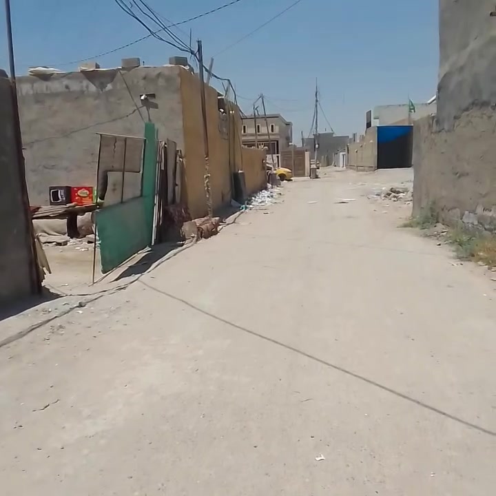 سلام عليكم  بيت ١٠٠متر للبيع الوجه ٥ النزال ٢٠  طارمه +استقبال  +صاله وخدمات +غرفت نوم  اقرار محكمه طابو٢٥ السعر٣٥ الاتصال *********** قرب مدرسة المسار  خلف جامع الامام علي البيع  الاتصال على الرقم ربي يحفظ الجميع
