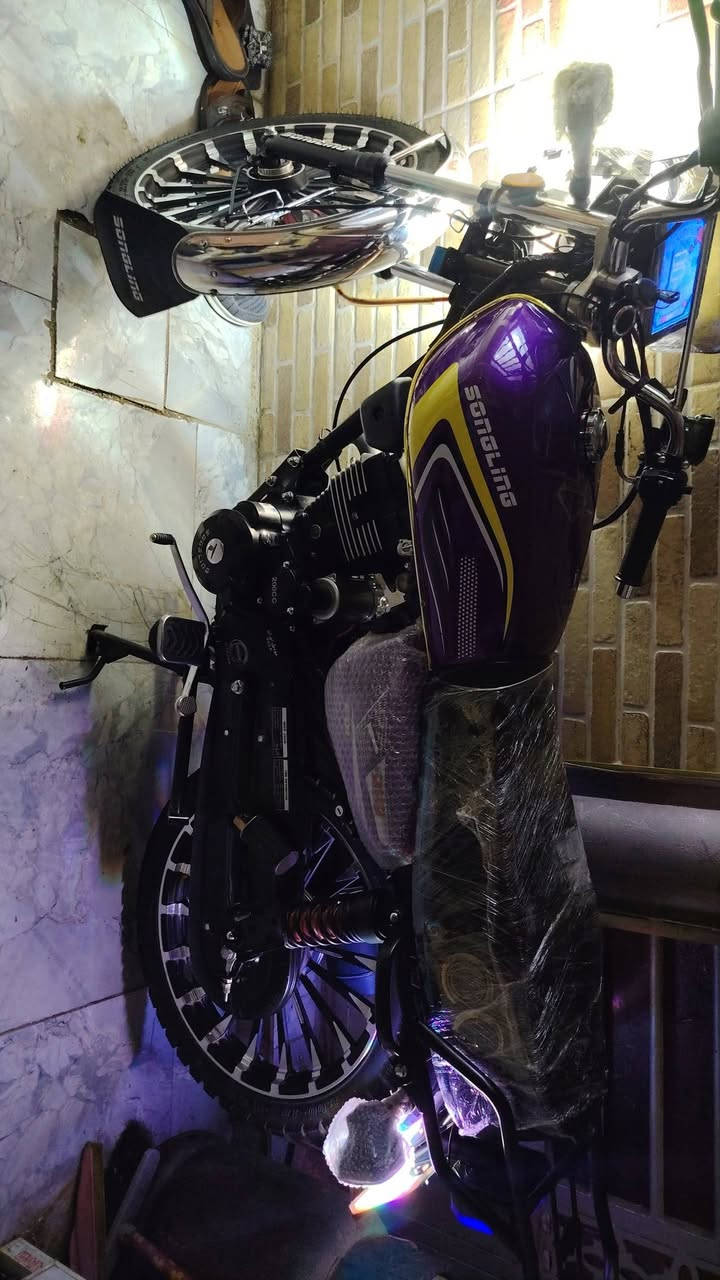 السلام عليكم دراجة إيراني للبيع موديل 2026 زيروو دراجه جديده مستعمله قليل زيرو مكفوله كفاله عامه من كََلشي
تشغيل عن بعد
حجم المحرك200
عدد بصمه 2
ماشيه 2000
مكاني بغداد الكريعات *********** متواجد واتساب السعر خاص رجا لمو شراي لايتصل
