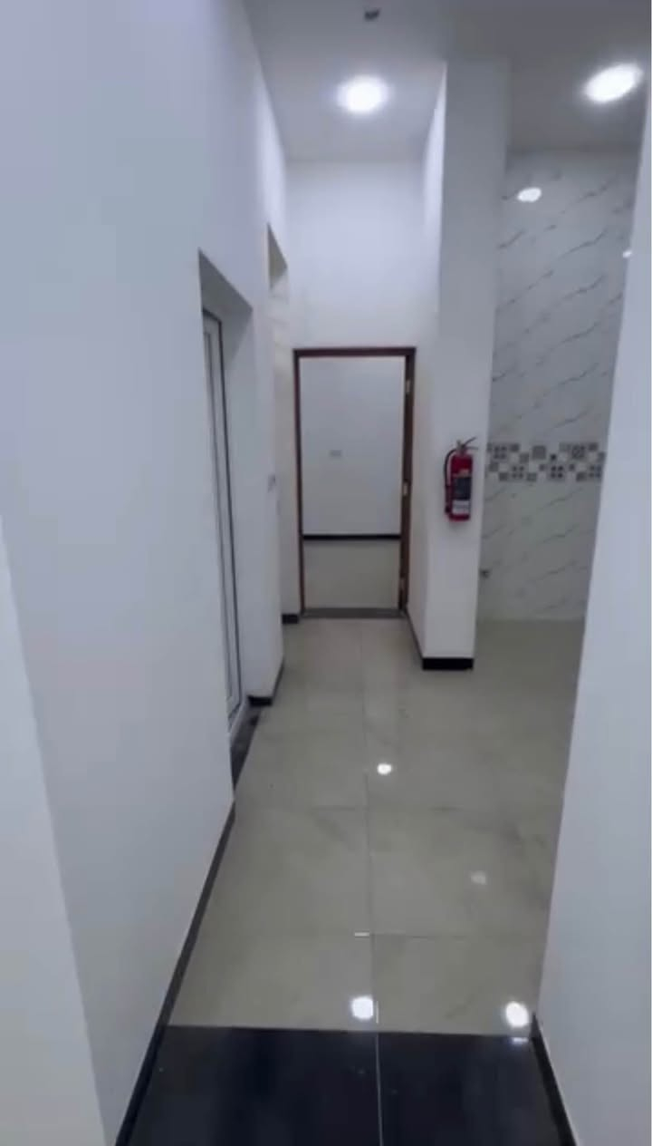 السلام عليكم شقة للإيجار غرفة واحدة وهول ومطبخ وحمام ومنور ايجار شهري
للاستفسار *********** بغداد, العراق
