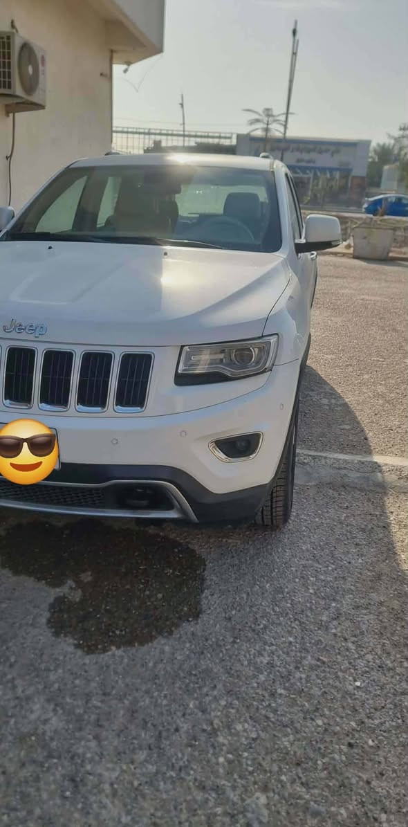 تحية طيبة 
جيب كراند شيروكي خليجي لمتد 2015
بانوراما 
بصمه 
محرك 3600 
فور ويل 
ويل كب 20 
ماشي 180 الف 
السيارة جاهزة .حدادية + تخم تاير + سيرفس كامل للمحرك 
مكان السياره محافظة واسط 
اي استفسار الاتصال على 
***********
***********
