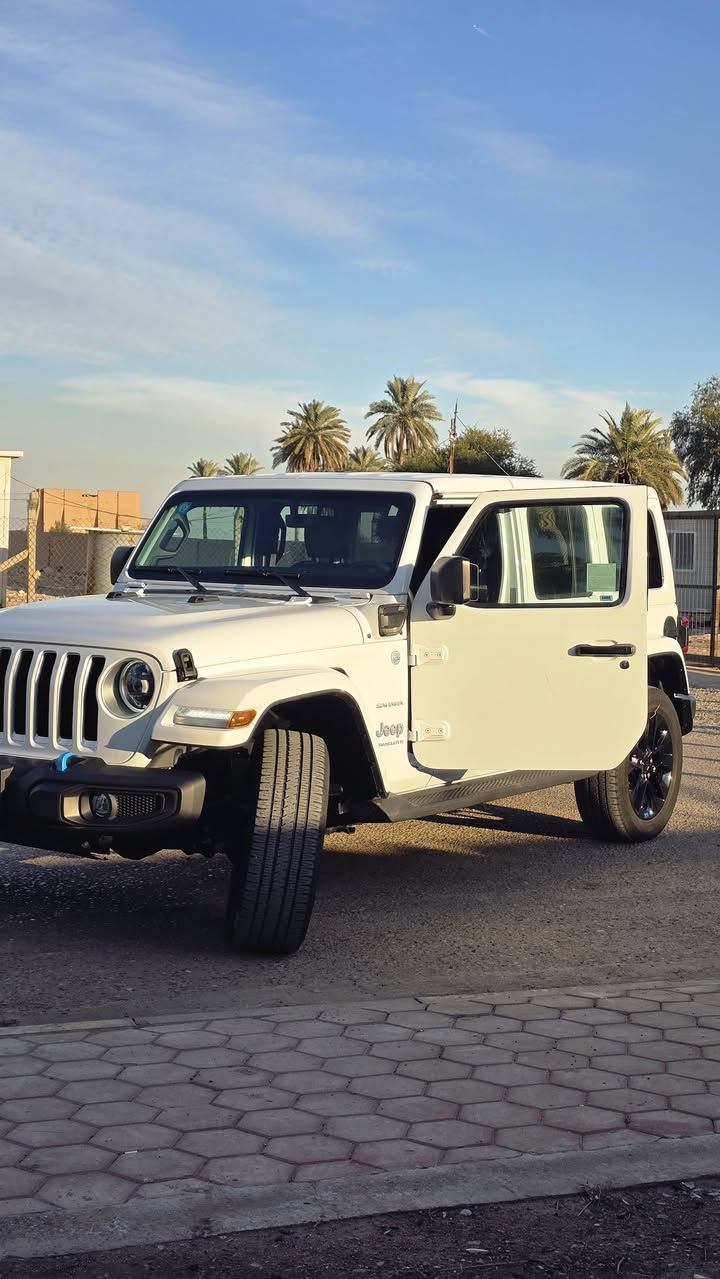 Jeep Wrangler  2023   2 صحاري  2.0L  plug-in
حجم المكينه : 2000 تيربو + هايبرد + بلكن شحن 
الشحن يمشيك 30 ميل
المسافه المقطوعه 32  الف  كيلو
السياره اكلين بدون حادث 
ما عدا شخط بلباب اسايق 
اموضح بل صوره 
شرط سونار       
رقم بغداد الدولي
1.قماره تتفصخ اصير كشف
2.بصمه 
3.لوكير
4.كشافات 
6.شحن خارجي
7.بك لايت لد 
8. شاشه
9.سستم صوت دمام خلفي + امامي 
10.لايتات زنون هايلوجين
11.كشنات جلد اسود بلادي 
12.سقف اسود بلادي 
13. تحكم استرين
14. ويل حجم 20
 السعر 325 وبيه مجال 
مكان السياره بغداد  المدائن للأستفسار اكثر اتصل ***********  غير متواجد عل الفيس
