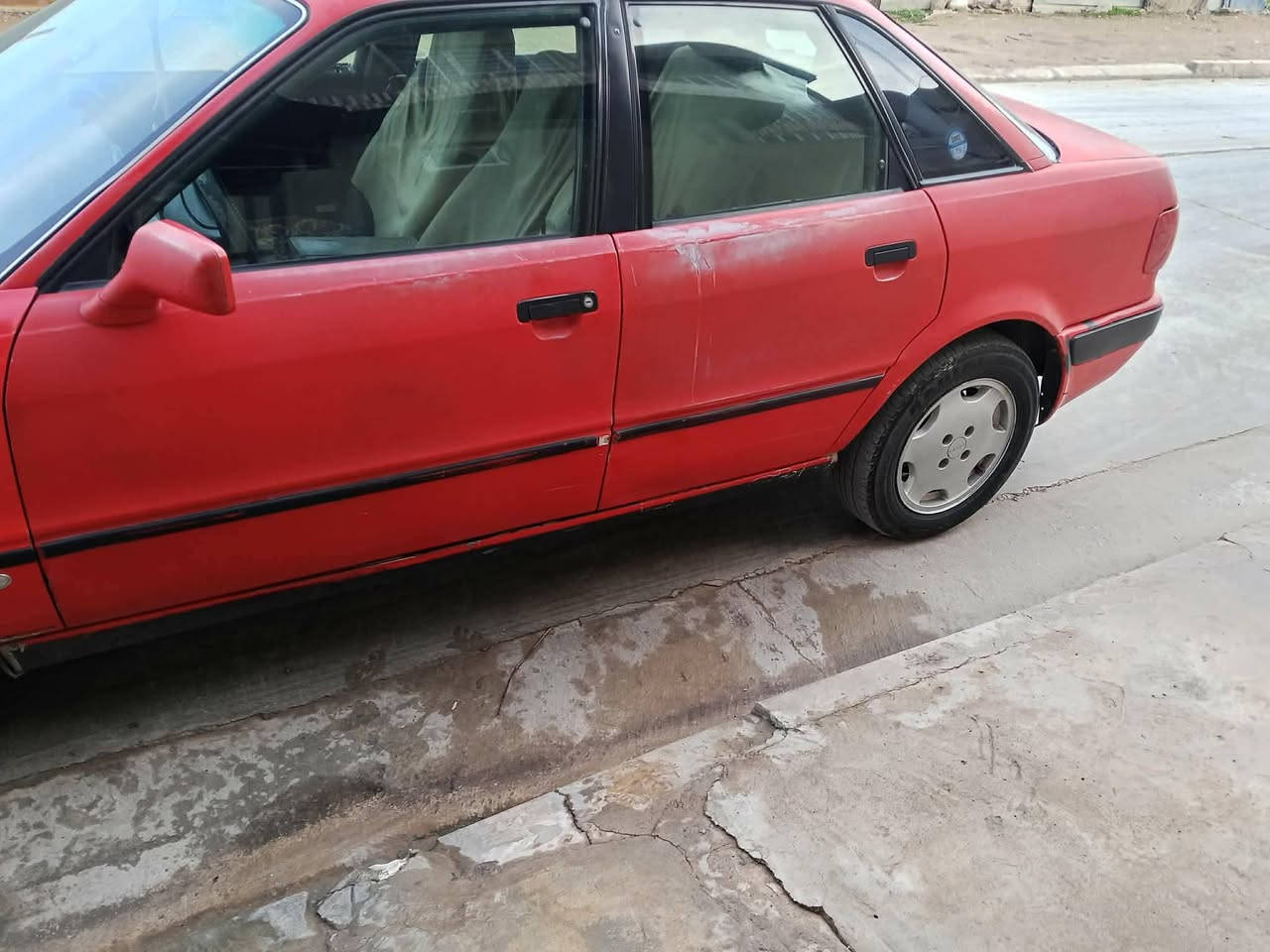 مكلف بل نشر اودي موديل 93 رقم نينوى ألماني سنويا جديده محرك وكير مابيهن شي كير عادي استفسار على رقم ***********
