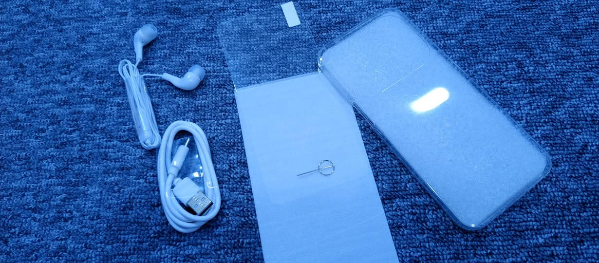 ايفون 17 برو ماكس (كوبي ماستر)
نظامه اندرويد مساحته 32 گيگا او 64 بالضبط ما اعرف لان مشايل اللزگة وياه ملحقاته كاملة دبل سيمكارت 
السعر 125 الف 
تواصل واتساب *********** 
عندي توصيل لكل المحافظات
