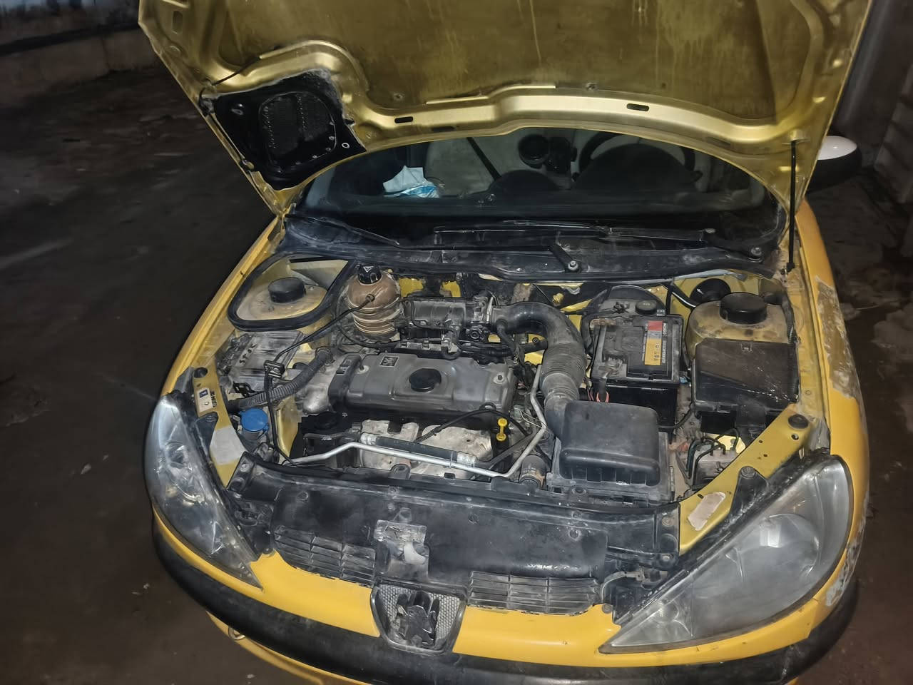 يا الله
سلام عليكم ورحمة الله وبركاتة 
للبيع ادوات كامل بدون رقم وبدون راعي. 
بيجو فرنسي 206 موديل 2006  
لليع ادواوت 
مكينه جديدة وارد ياباني 
حدادية جديدة 
گير فقط يجلب بلنمره الثانيه ويمشي عادي يبدل 3و4
كهربائيات جديدة ايضاً 
ابيع ادوات سيارة خير من الله 
للاتصال 
***********
