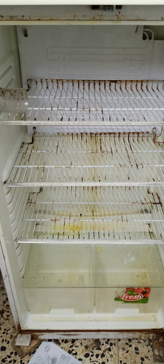 السلام عليكم للبيع ثلاجه السعر 50 رقم  يتصل علي على الرصيد ***********
