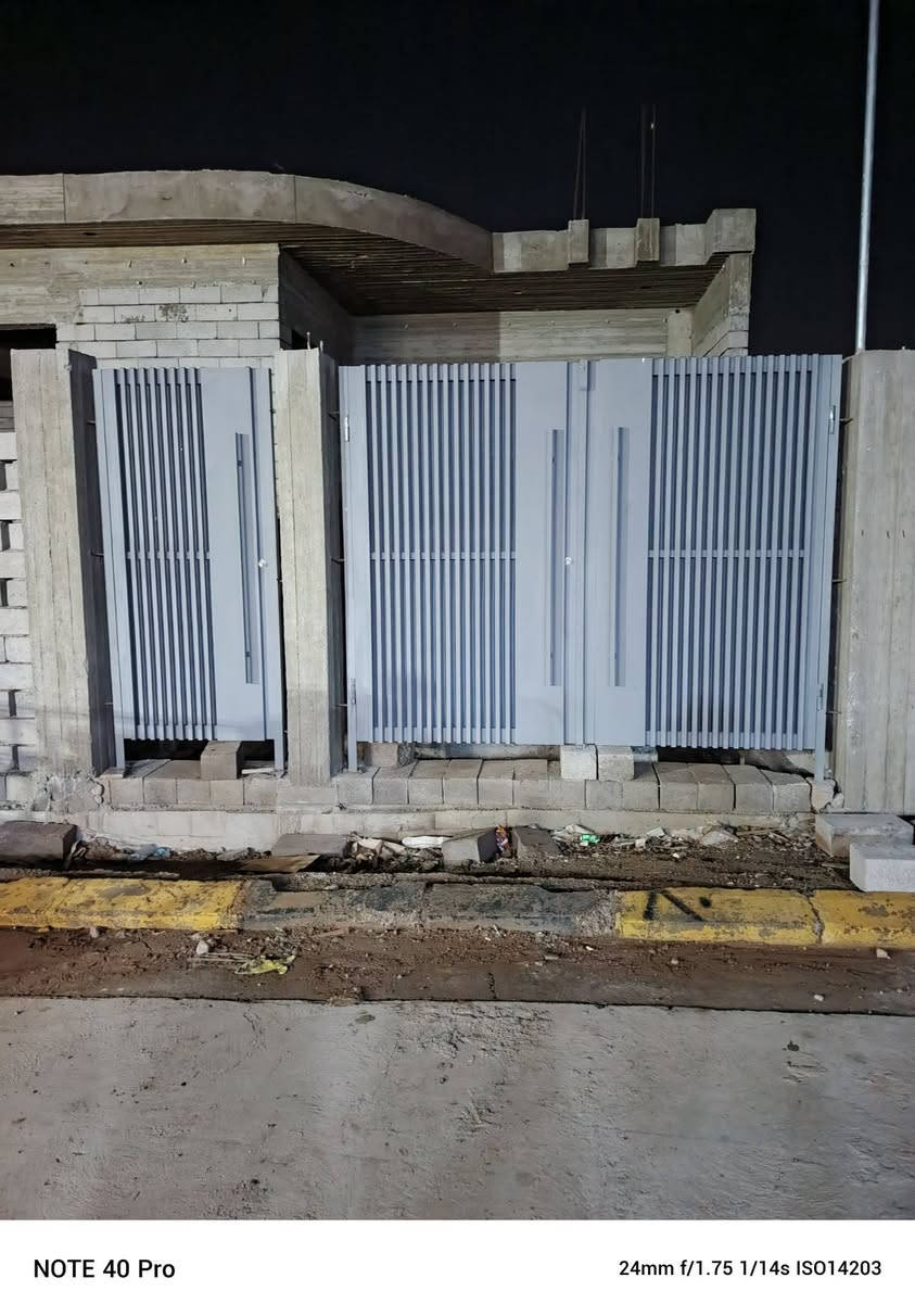 حدادت الكرم لعمل ابواب والشبابيك وسقايف. ومحجلات البيوت بنسب الاسعار بئدارت عمار الحداد ابوكرم  مكان العمل بتربيه الثانيه اول مدخل التربيه الثنيه مقبيل مكتب صقر نينوه ‏‪***********‬‏
