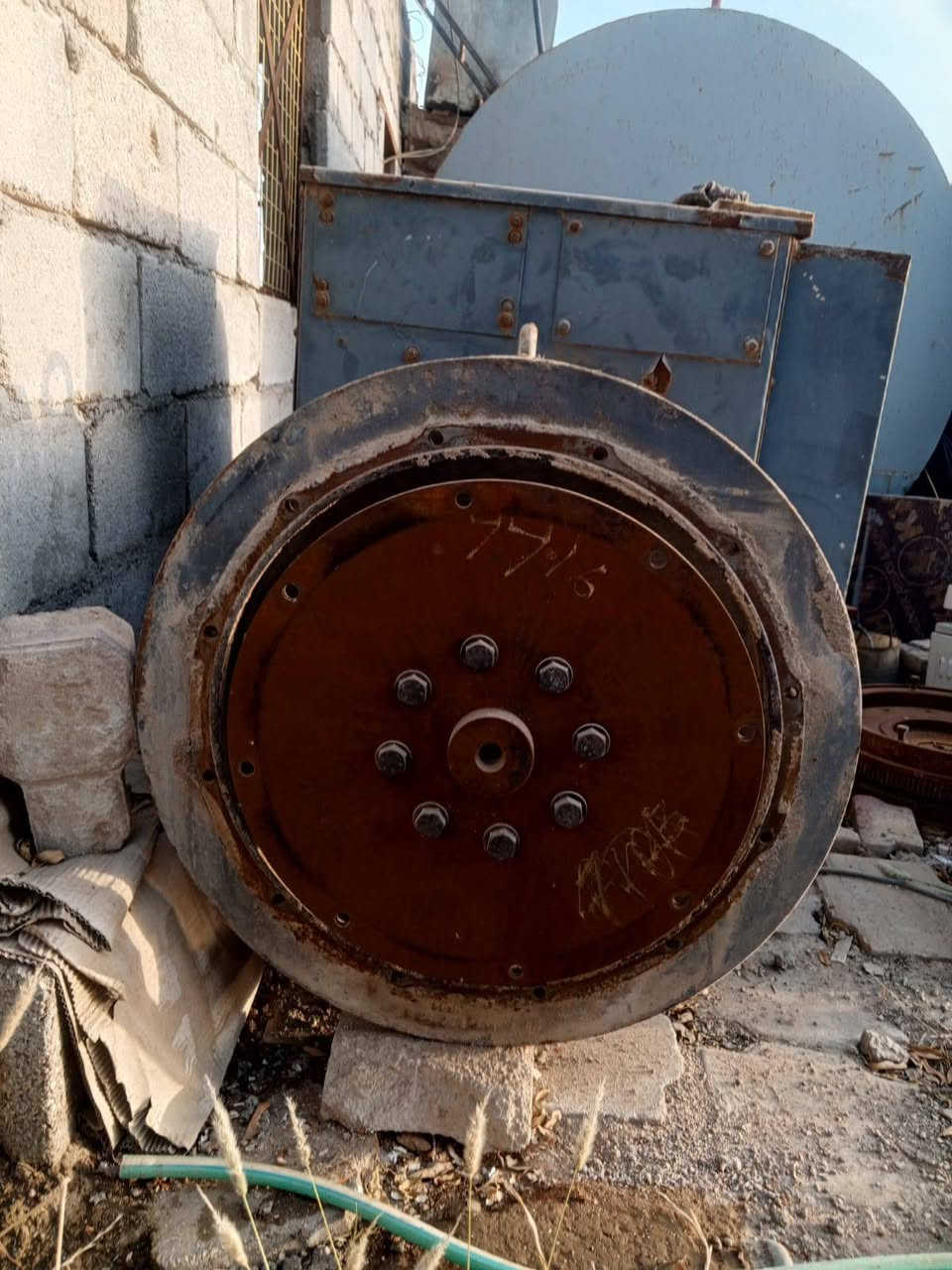 راس توليد حجم 400 KVA نوع لوري سمر جاهز بلاد ستندر للبيع السعر 37 ورقة و بي مجال العنوان واسط العزيزية رقم صاحب التوليد ‏‪***********‬‏

