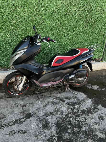 السلام عليكم دراجه جيل اول 150 ccالدراجه كامت تحرك بلكات وكفراتهه كامله نقصهه ترايش فقط وكهربائيات طفت من فتحت البلك بدلته سعرهه900مكاني الحبيبيه ***********
