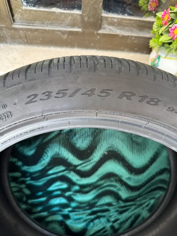 3 تايرات بيرلي نقشة زيرو القياس 235-45-18 بدون ركعه بدون فتيله بدون جغده اخو الجديد شرط انتاج2023 السعر 150 الف 
*********** واتساب موجود
