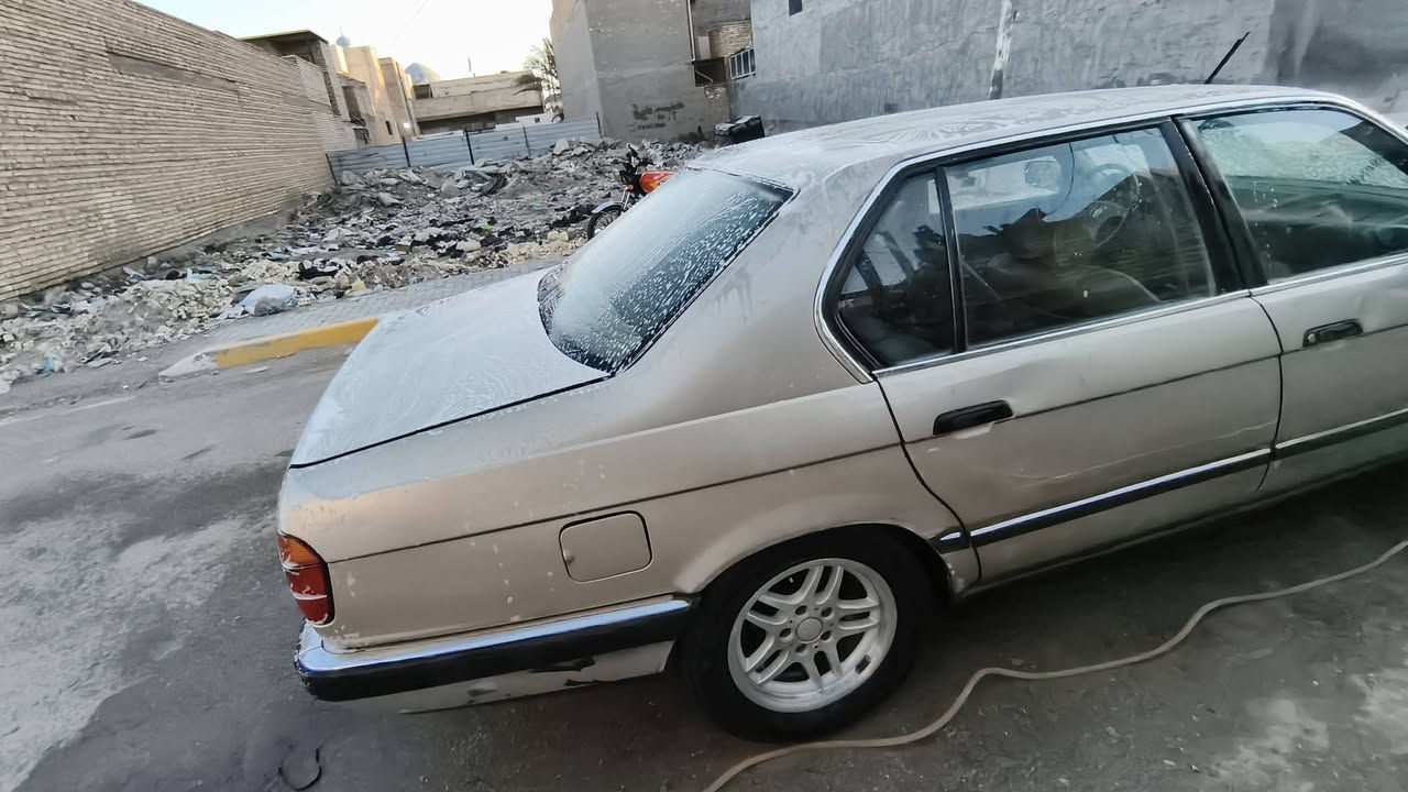 سلام عليكم للبيع فقط بي ام ٧٤٠ موديل ١٩٩٢ محرك وكير وتبريد كفالة كشنات كهرباء ستيرن كهرباء ويل m سلايت روف بدون خياس لسعر ٤٨ وبيها مجال بصيط للستفسار /***********
