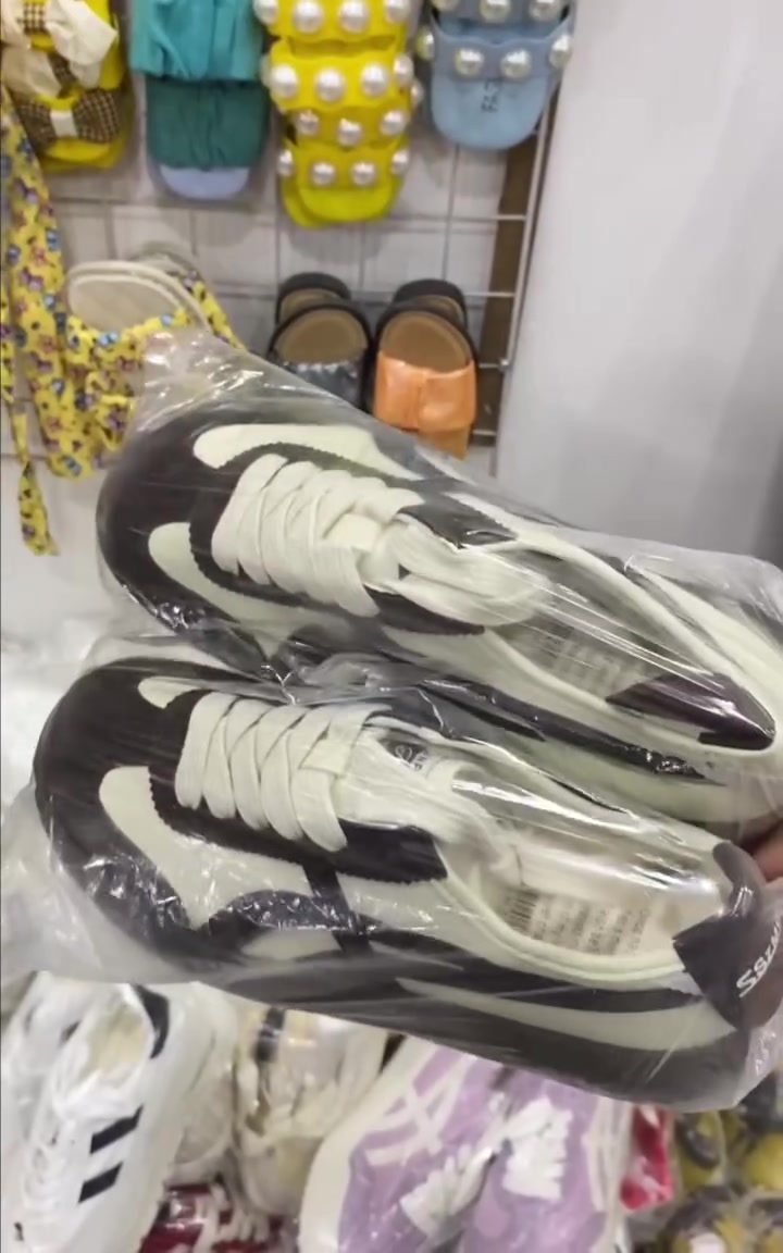 👟احذيه ولادي ,بناتي " بسعر 6 الاف .✅

متوفر قياسات من 31 لحد 41 

🚗توجد خدمة توصيل.

📍مجمع الريان .. طريق سنجار / عنانه .. قريب على ملعب سنجار.🏟️

#مجمع_الريان_سنجار
#اكسبلور
#explore
#العراق
#fashion


**إذا كنت صاحب هذا الإعلان وتريد حذفه لأي سبب، رجاءا أرسل رسالة إلى الدعم الفني**