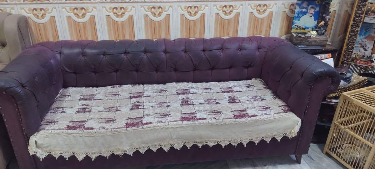 من رخصة صاحب الكروب 
تخم للبيع سعره 350وبيه مجال تخم خشب على حال توصاه 
بس يرادله قماش جديد العنوان شهداء البياع شارع المضخة الثاني 
فرع صيدلية الياقوت الابيض رقم تلفون ***********
