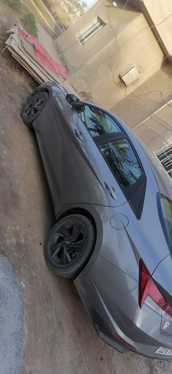 النترا 2023 هايبرد وارد أمريكي السياره مكفوله مابيها حادث طاك التاير الأمامي بأمريكا فقط مابيها ولا قطعه السياره حلوه ومال جناي بالحقيقه احلى من الصور السياره فول عدا الفتحه والكشنات مو جلد عارضها 163 وبيها مجال للشراي ***********
