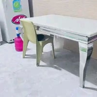 ميز طعام للبيع بلا كراسي الكوت متوفر توصيل 07874220192