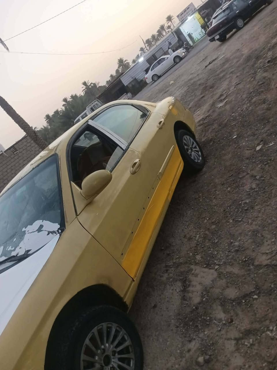 السلام عليكم سوناتا 2000 مكينه وكير كفاله كورله رقم واسط سنويه صاقطه عليه هيه وغرامه ينزلن من السعر حداديه جديده تاير جديد باور عاطل السعر 18 / ***********
