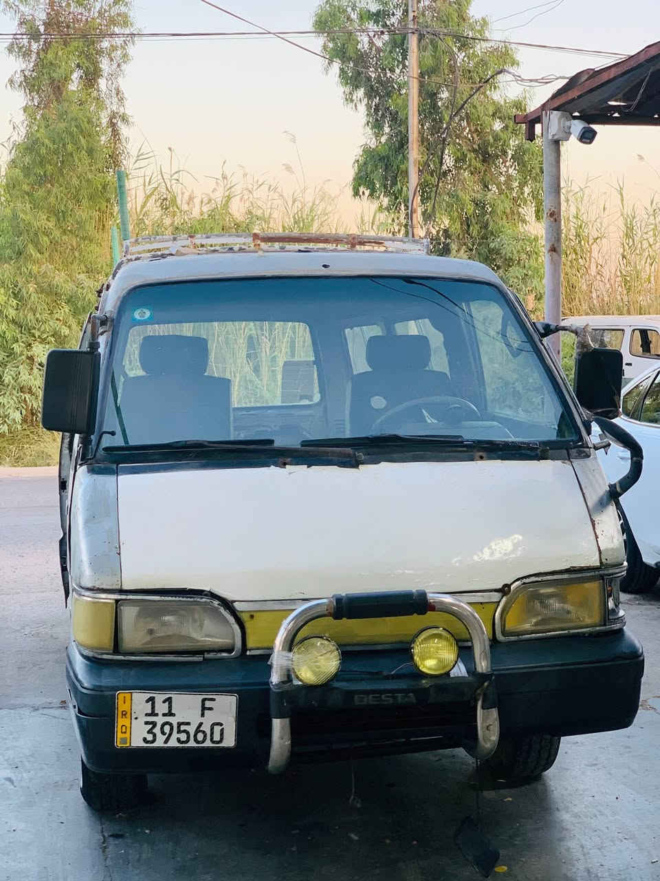 السلام عليكم كيا بستا موديل 1993 السياره حلوه ونظيفه وكاعده مرتبه كهربائيات كلها شغاله دوشمتها نظيفه جداً  كير اكسل محرك خير من الله محولها حمل بأسمي رقم جديد تحويل مباشر سعر 26 وبي مجال  مكاني حي الجهاد 
***********
