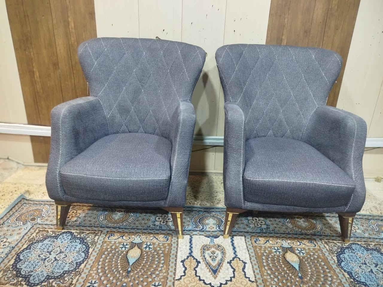 السلام عليكم تخم قنفات 10 مقاعد للبيع نظافه 90 بالمئه السعر 600 وبيه مجال بسيط وهديه مع التخم بردات نفس اللون وزوليه نفس اللون العنوان الشعب الاتصال ***********
