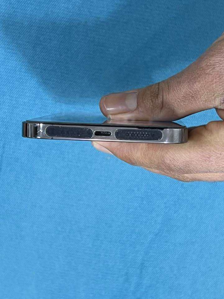 بسم الله
جهاز ١٢ برو ماكس أمريكي 
جهاز كلش نضيف 
ذاكره ٢٥٦ 
بطاريه ٧٦ 
ملحقاته شاحنه و كفر و لزكه 
السعر ٤٥٠ 
للاتصال ***********
