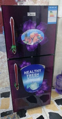 ثلاجه المتين حجم وسط نظافه فول استعمال قليل للبيع مستعجل عليهه وهذه رق...