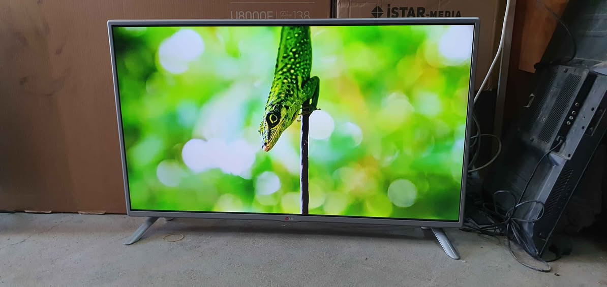 تەلەڤیزۆنی LG کۆری سمارت و سەتەلایتی تێدایە
زۆر خاوێنە ڕەنگی سپیە نرخی 140000 لە هەولێرە
پەیوەندی بکەن بە واتساپ و ڤایبەر *********** أربيل, العراق
