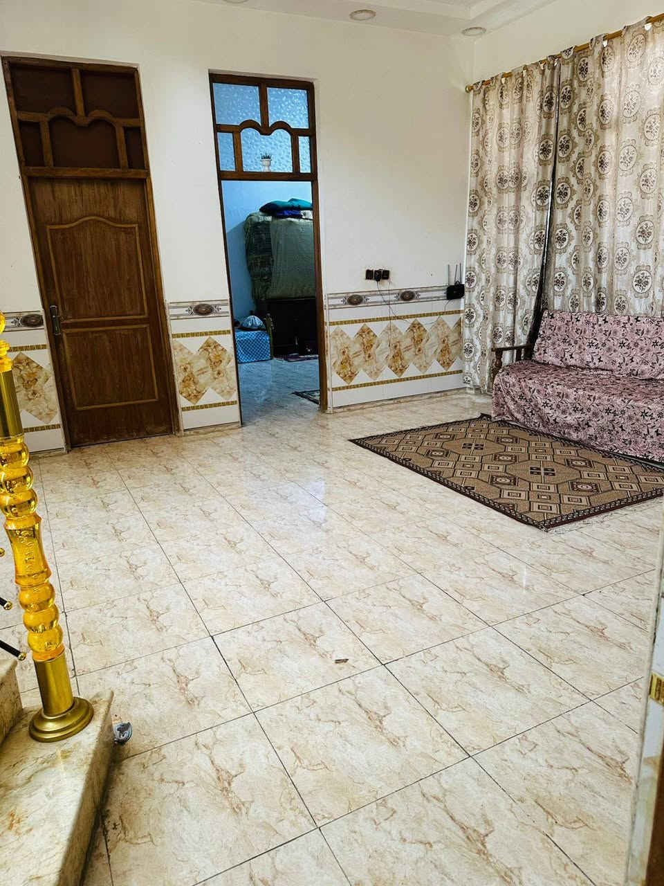 بيت للبيع مساحه ٢٠٠ نهاوند شارع عشرين طابقين سعر ٢٦٠ مليون وبي مجال تصال على هاذه رقم ***********
