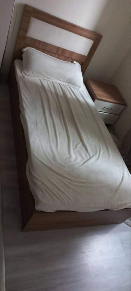 #للبيع
تخت + دوشك+كنتور + مروحة + ميزين +كرسي3 
سعر 👇
***********
