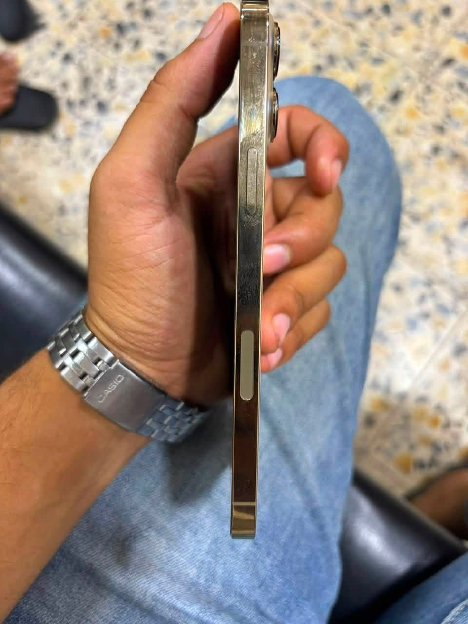 سلام عليكم
13برو ماكس مامفتوح وكع وصار بي هذه الخط

بس ممأثر عاللمس

رايده ب ٥٥٠ وبي مجال بسيط

***********

موجود واتساب همات
