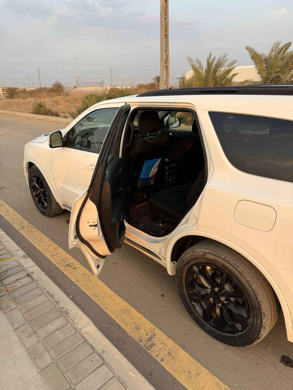 🌹🌹تحية طيبة 🌹🌹
دورنكو موديل ٢٢ رقم بصره ابسمي جديد 
SXT 
محرك ٦ سلندر حادث تبديل ٣ قطع بنيد وجاملغات أمامية ٢ 
٧ راكب كشن مخمل 
تبريد ٣ قطع
حساسات خلفية 
رادارات جانبية 
شاشة كبيرة 
تحكمات ستيرن 
ويل كب كروم ٢٠
لايت زنون 
اشارات باللد 
السعر 230 وبيها مجال 
البصرة قضاء المدينه 
 ***********
