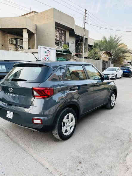 للبيع هونداي فينو موديل 24 دخول جديد باسمي تحويل مباشر 
مواصفاته 
رادار امامي 
محرك 1600 دبل نوزل تنفس طبيعي ماشيا جدا قليل اخت الزيرو ((2000)) بالكيلو 
فول تحكم استيرن 
ثلاث وظعيات قيادة 
تو ويل 
كيجات ديجيتال
كشنات مخمل تدفئة 
اشاير بالمري 
وباقي المواصفات معروفة 
((حادثها حافة البونيد فقط السيارة ليبل واحد بدون تبديل اي قطعة ايرباك دركة فقط تبريد كير محرك صدر كهربائيات مكفولة شرط الفحص)) 
السعر ب 120 ورقة وبيه مجال بسيط مكان السيارة بغداد قرب هايبر ماركت حي العامل للاستفسار الاتصال *********** بغداد
