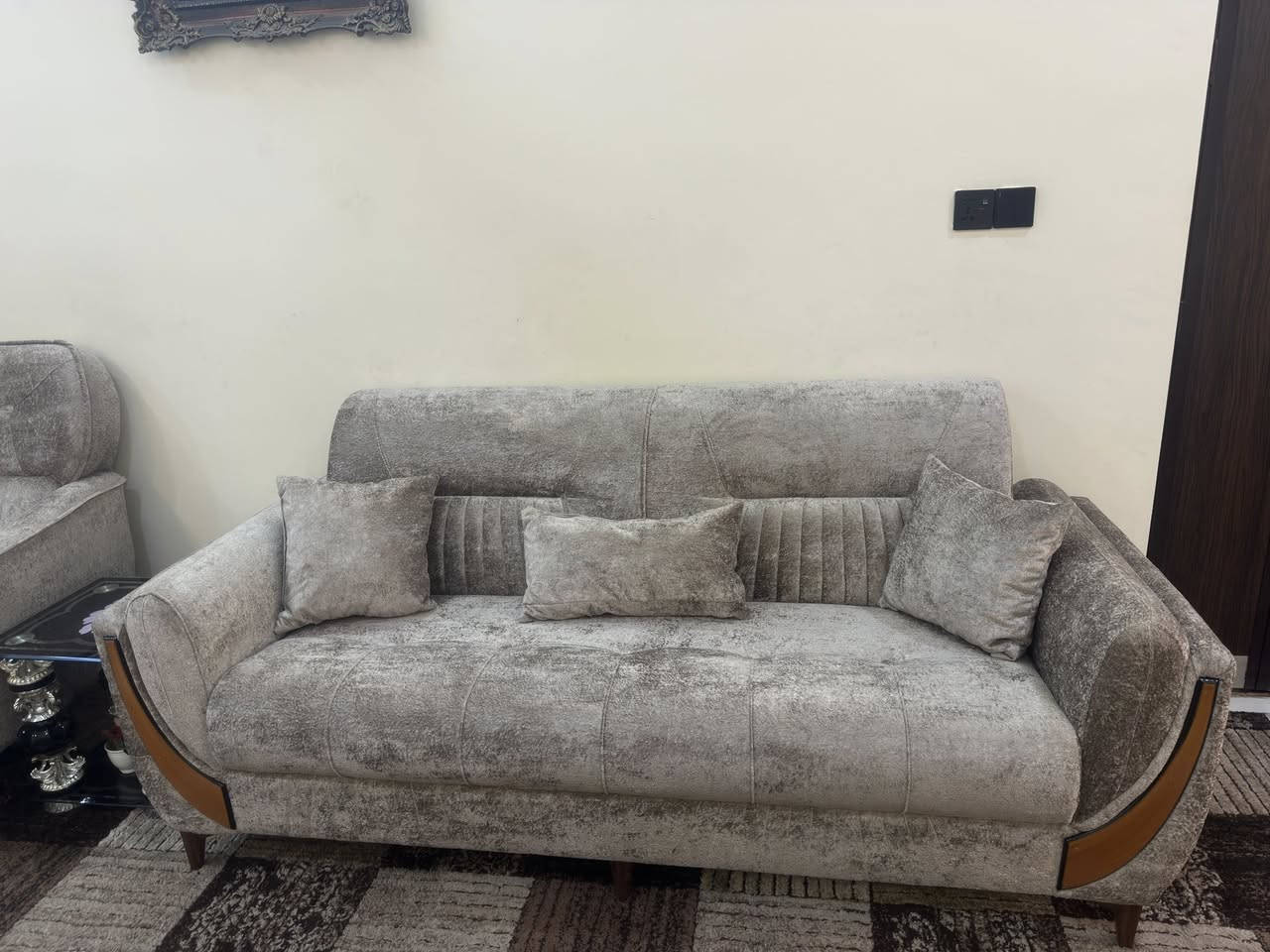 السلام عليكم
تخم جلوس تركي جديد 🌟
• صناعة تركية 🇹🇷
• القماش: خاولي أصلي (ناعم، متين، وسهل التنظيف)
• يسع 10 أشخاص براحة تامة
• وزن ثقيل وثبات عالي
• تصميم أنيق يليق بكل صالة ✨
التخم جديد مصار 3 ايام اجانه هديه بس احنه نريد نجيب تخم ديوان لهذا نريد نبيعه 
السعر 850 وبي مجال حك الجيه 
العنوان بغداد الدوره شارع المعلمين مقابل شارع 60 
للاستفسار *********** 
بي واتساب
