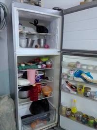 ثلاجه للبيع فول تجميد السعر 250 وبيه مجال الرقم الهاتف 07748267362