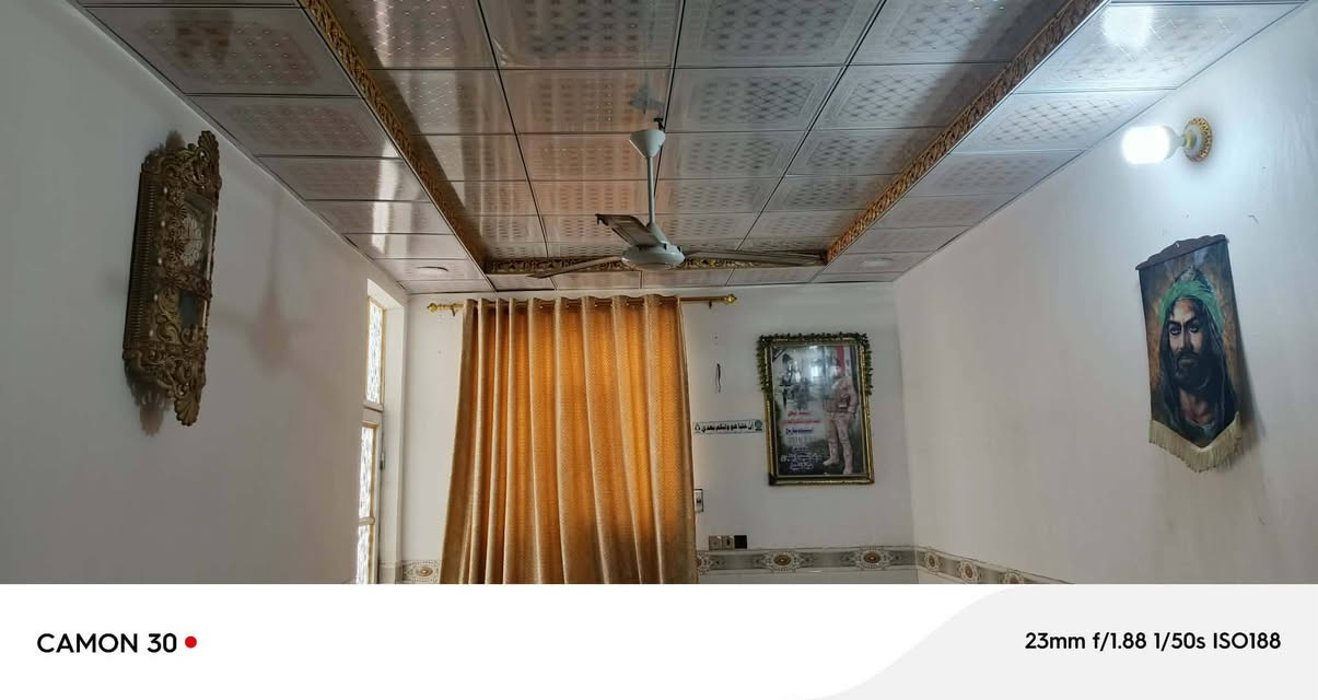 السلام عليكم 
بيت للبيع مساحة 150م طابو زراعي النجف الاشرف
شارع الصب فرع مطحنة الرحاب عمود 282 قريب جدا من الشارع العام خدمات كاملة متوفرة خط ضوئي
 مولد خط ذهبي 
وكلشي متوفر 
صيدلية 
عيادة 
حلاق
 واسواق 
بانزين خانة
 كافتريا 
افران صمون 
شارع تبليط 
البيت متكون من غرفتين 
مناور 2
صحيات داخلية وخارجية
مطبخ وصالة وبراني 
الأساس والسقف صب كونكريت مسلح
الشراي يتصل عالرقم *********** او المراسلة
عالخاص
