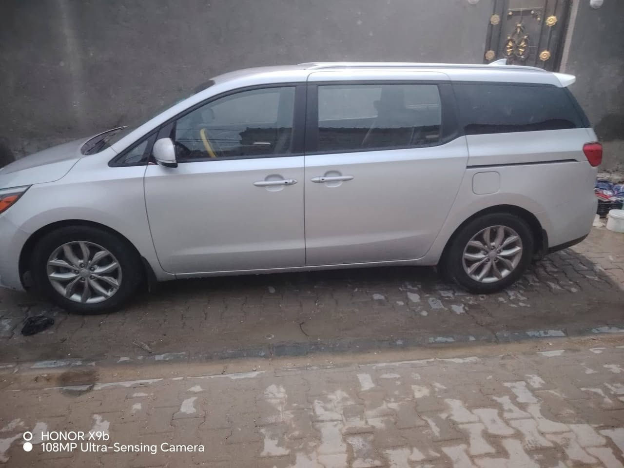 سلام عليكم
كيه سيدونا ١٩ سعر ١٨٥ وبيه مجال

بسمي مداور شرط

رقم بغداد دولي

مكينه ٣٣٠٠ شرط وي الكير

ماشيه ١٦٥ مال جناي مامشتغله خظ

صور حادث بأمريكا موجوده بل منشور

مكان سماوه رميثه *********** او مراوس بتكسي سيراتو او ابتيما
